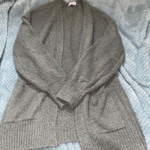 Green cardigan with pockets